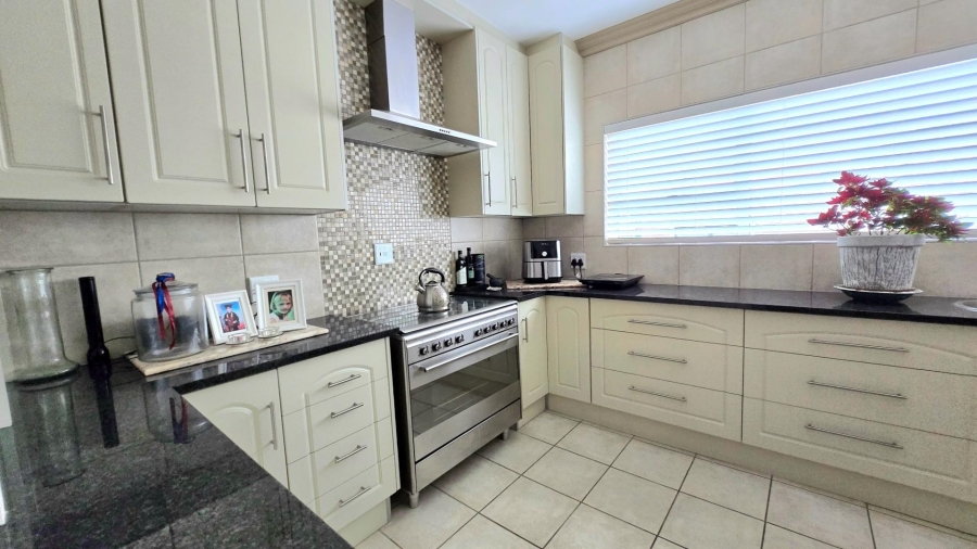 4 Bedroom Property for Sale in Kleinbaai Western Cape